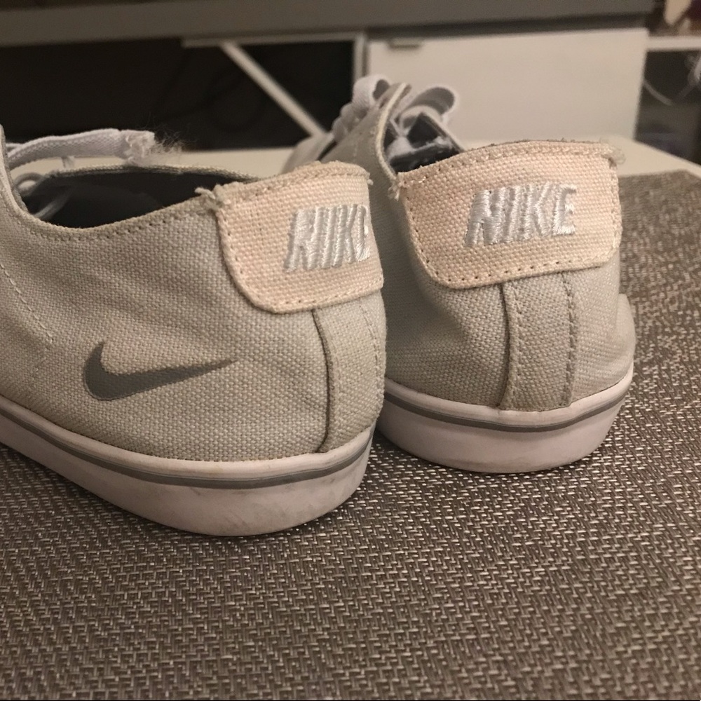 NIKE canvas sneakers!